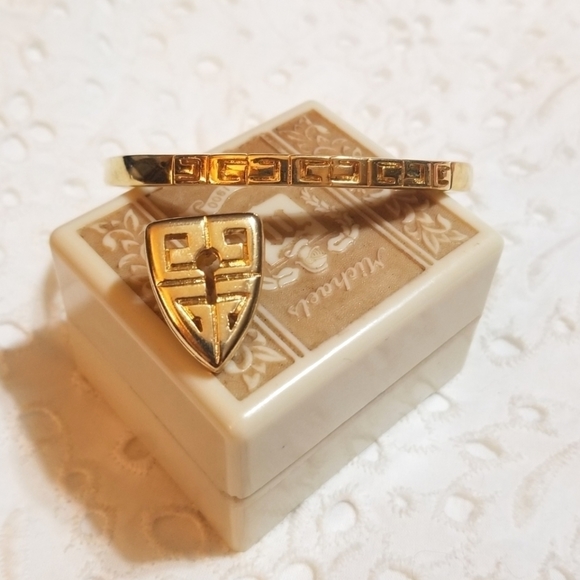 Givenchy LOGO Vintage Bracelet and Lapel Pin - Picture 4 of 7